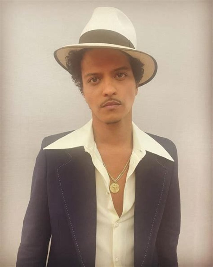 Bruno Mars Height, Weight, Net Worth, Age, Birthday, Wikipedia, Who, Nationality, Biography