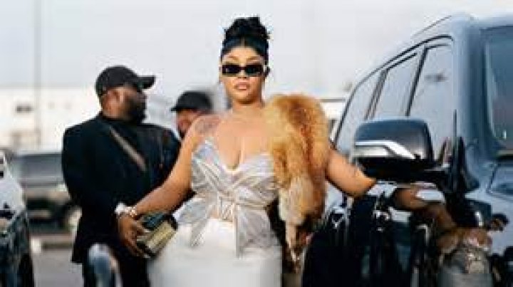 
Check Out Angela Okorie Dazzling Appearance as She Flaunts a Colorful Hairstyle 