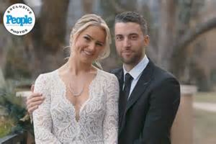 
Is Lindsey Granger Married? Husband and Family Facts 