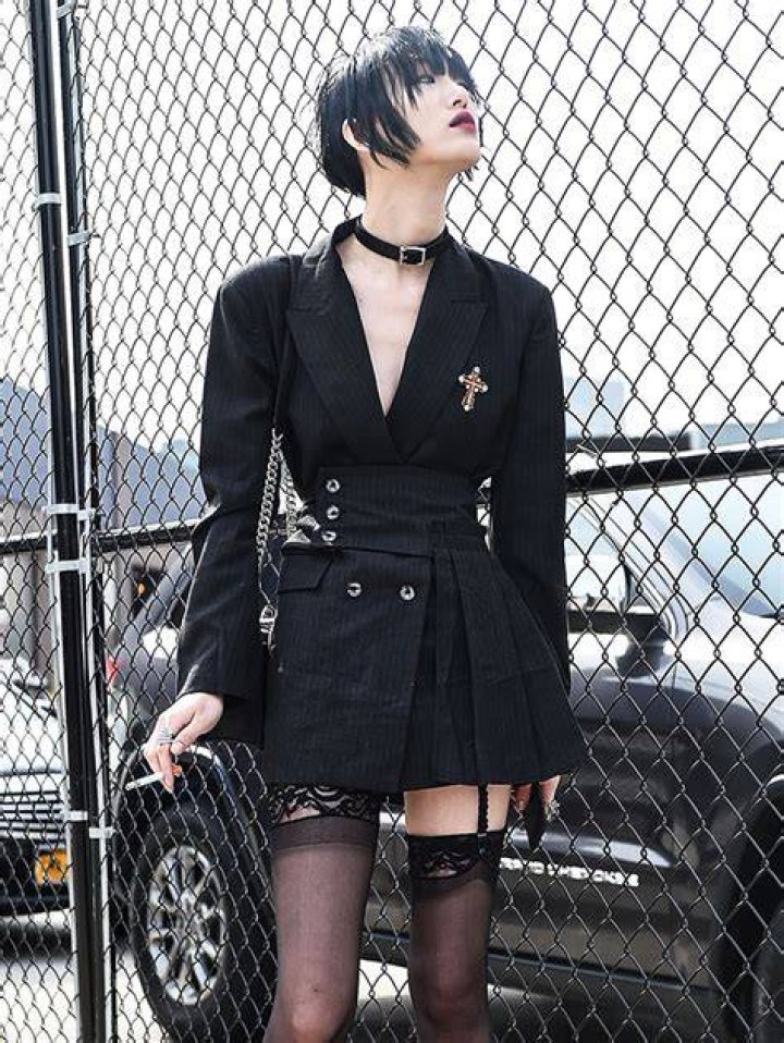 What is a rock chick look?