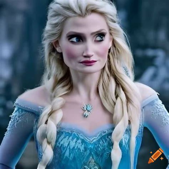 Who plays Elsa in frozen?